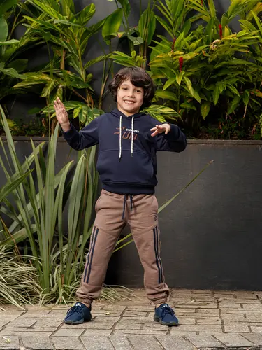 Conjunto Infantil Blusa com Capuz e Calça Moletinho Sneakers
