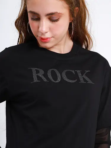 T-shirt Cropped de Tule Rock com Manga Longa